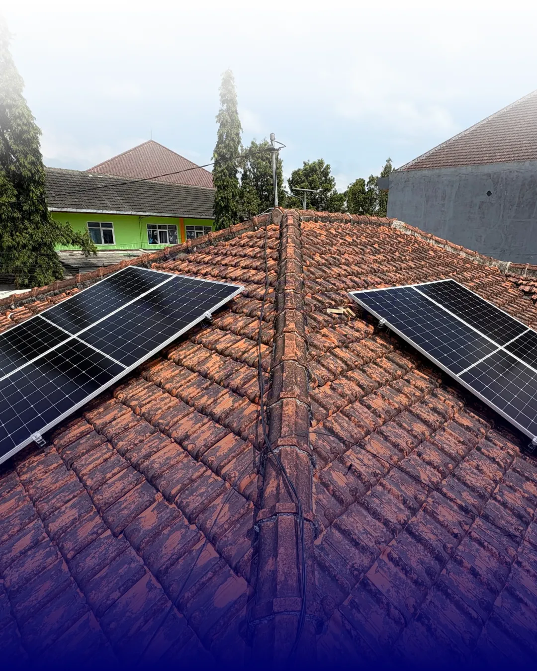 Sistem PLTS Rooftop 2 kWp Hybrid Perum Jasa Tirta Energi (JTE) Surabaya